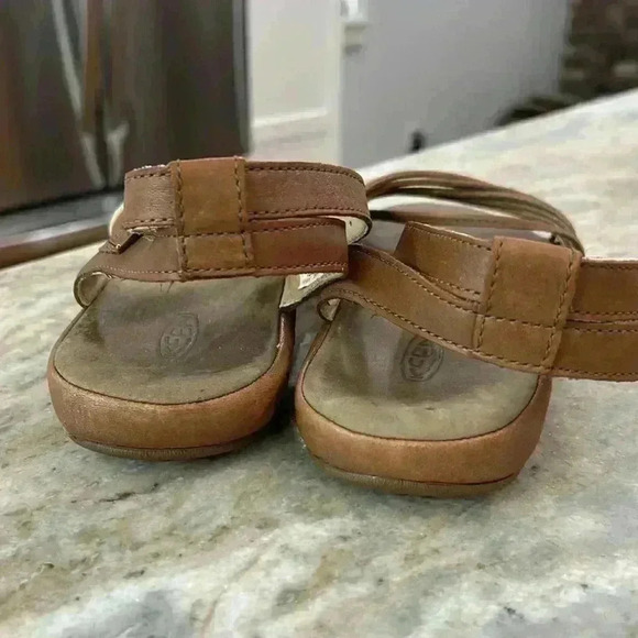 KEEN Tan/Brown Adjustable Stap Outdoor/Comfort Emerald City Sandal II. Size 9 - Picture 6 of 12